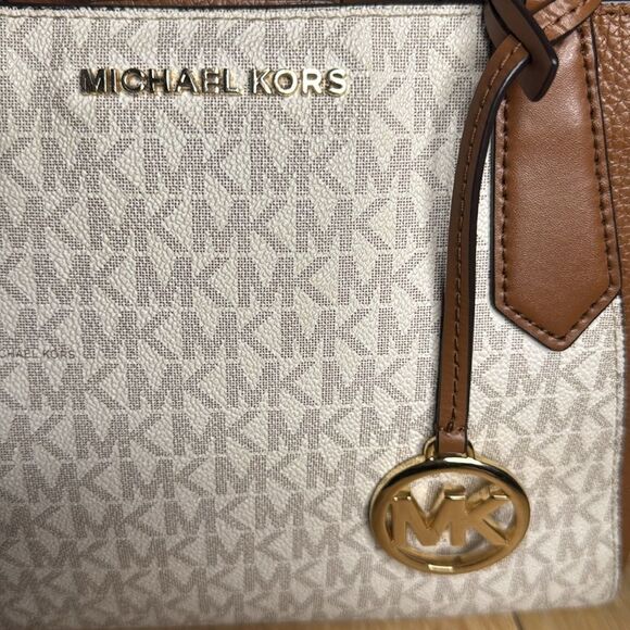 Michael kors bag New with out tags - Picture 7 of 14